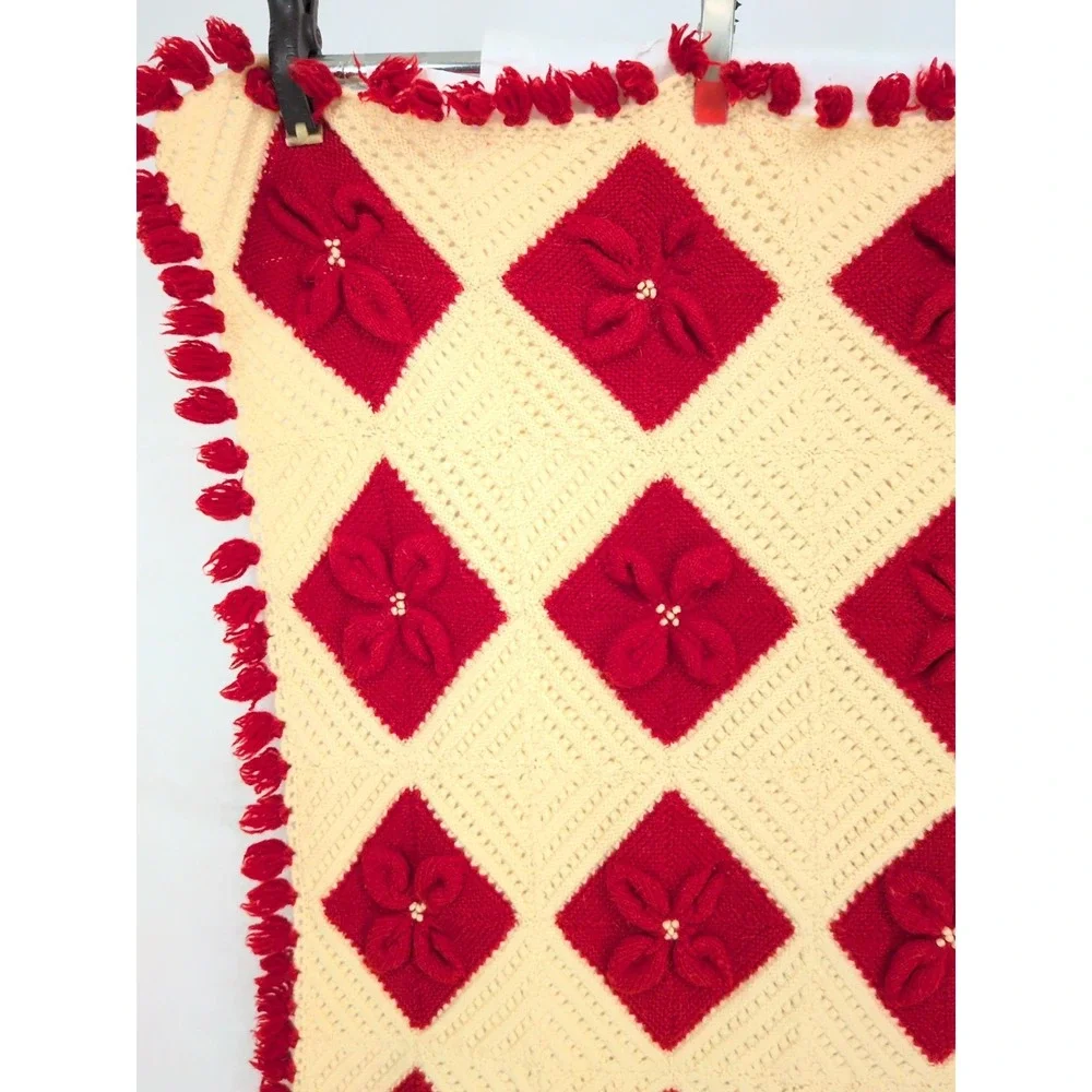 VTG  Granny Nantucket Poinsettia Afghan 87